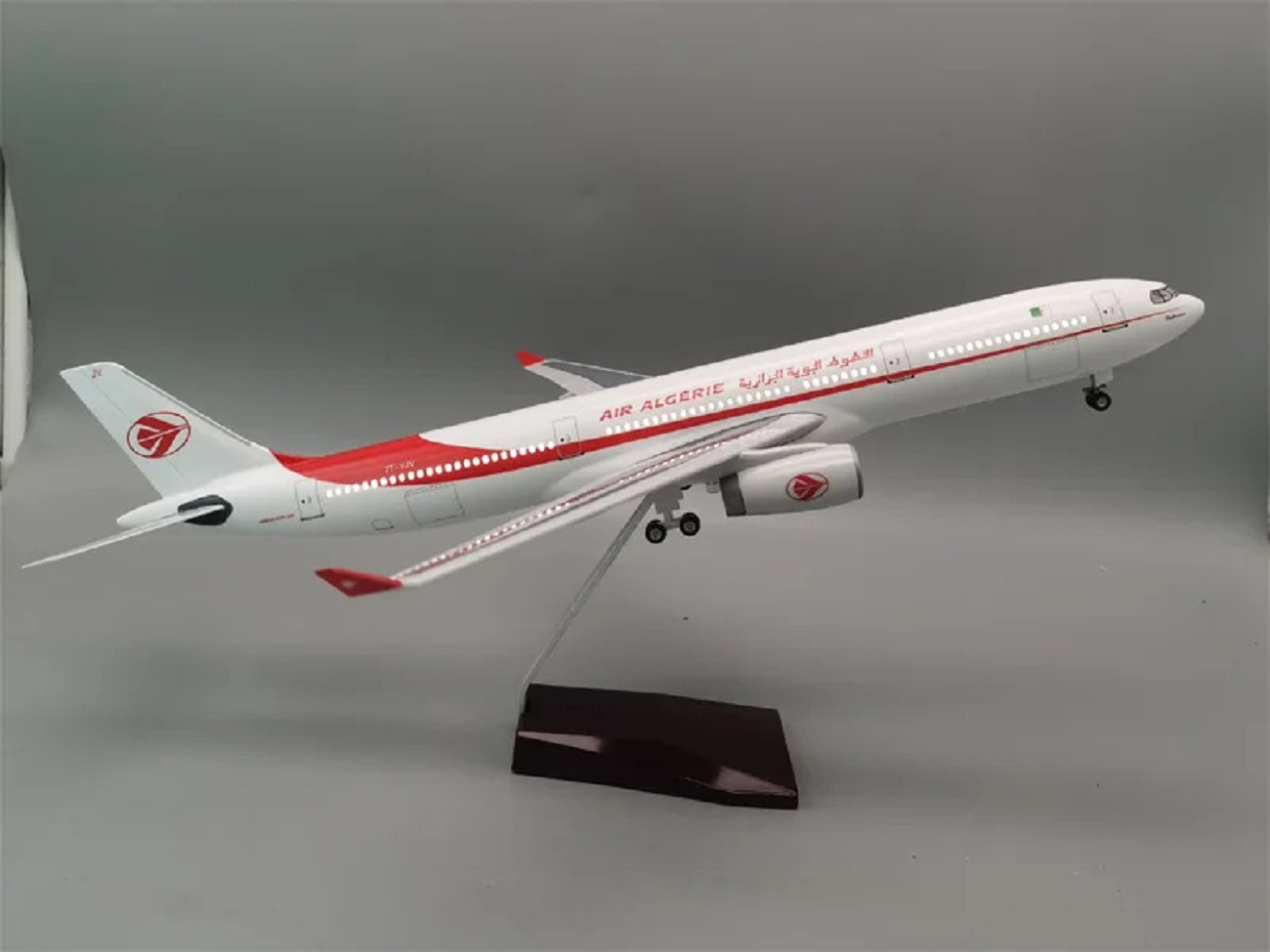Model Airplane Plastic - Model Pesawat Mainan Skala 47cm, Resin,